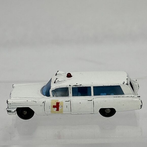 Matchbox Other - Matchbox Lesney NO. 54 S & S Cadillac Ambulance Superfast White